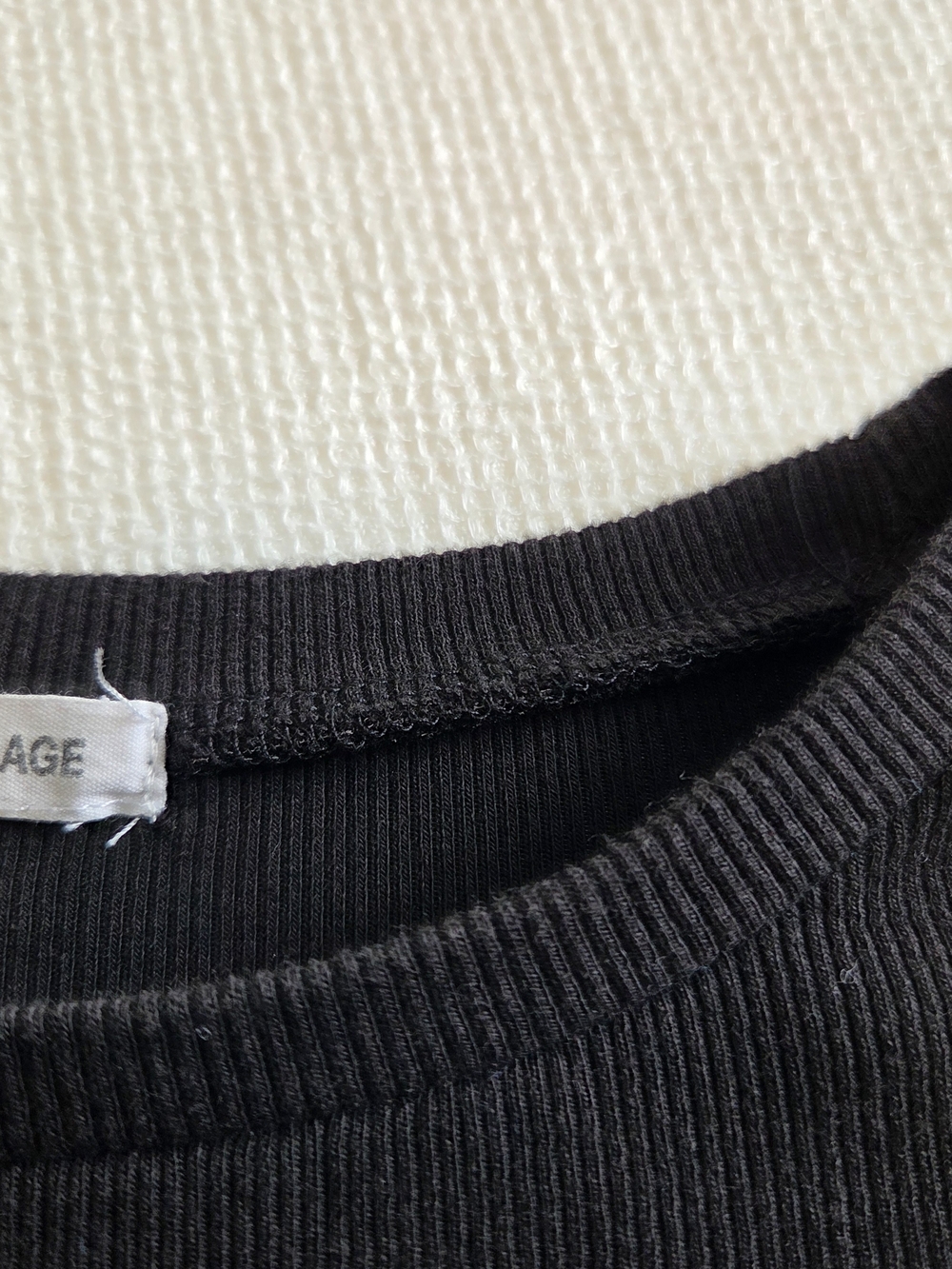 Black Long Sleeve Ribbed Crop Top - Picture 3 of 9